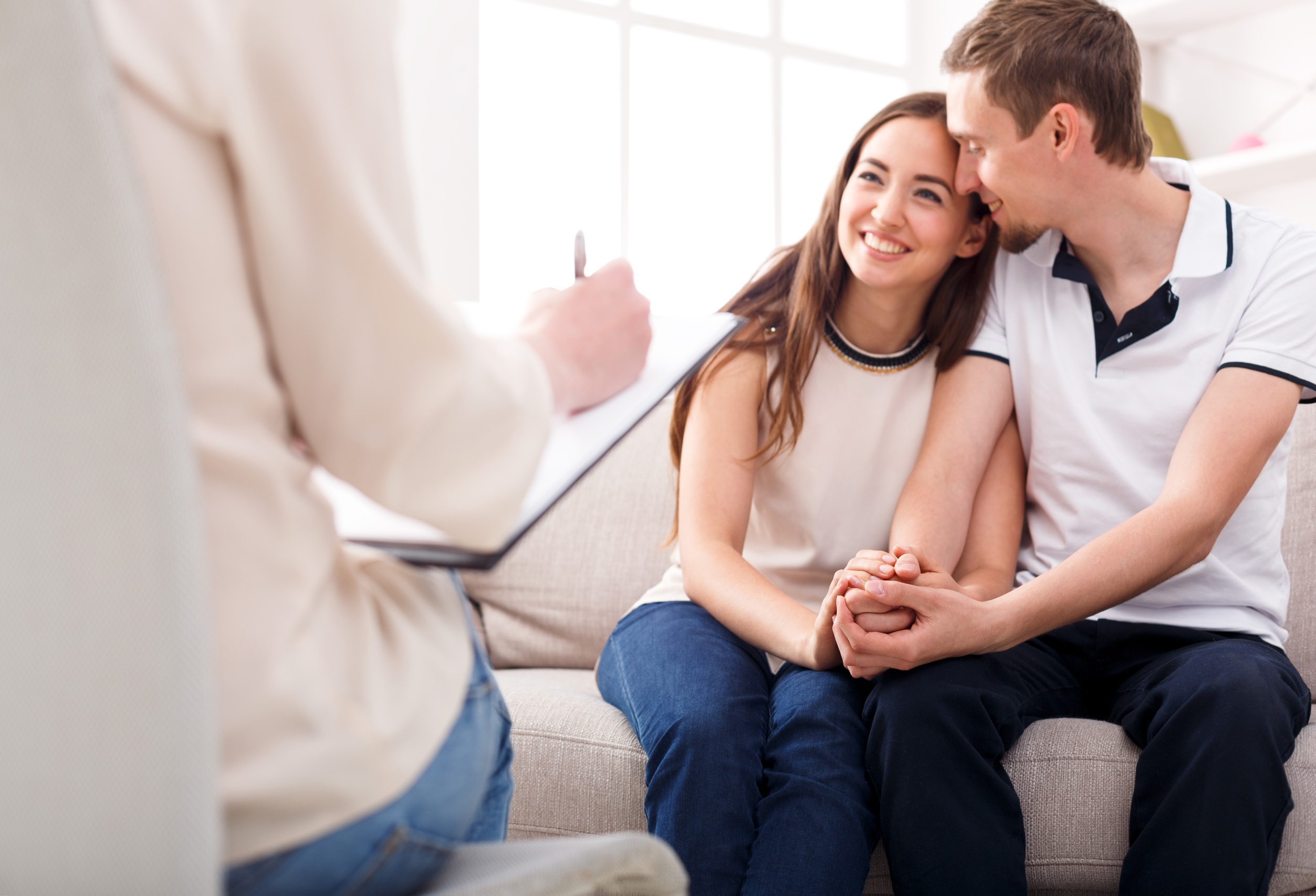 Paar bei einer Beziehungstherapie-Sitzung